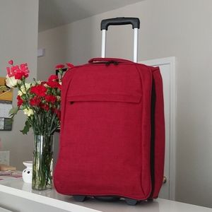 Softside Carry On Luggage Two-Tone Polyester 900D Red. Collapsible